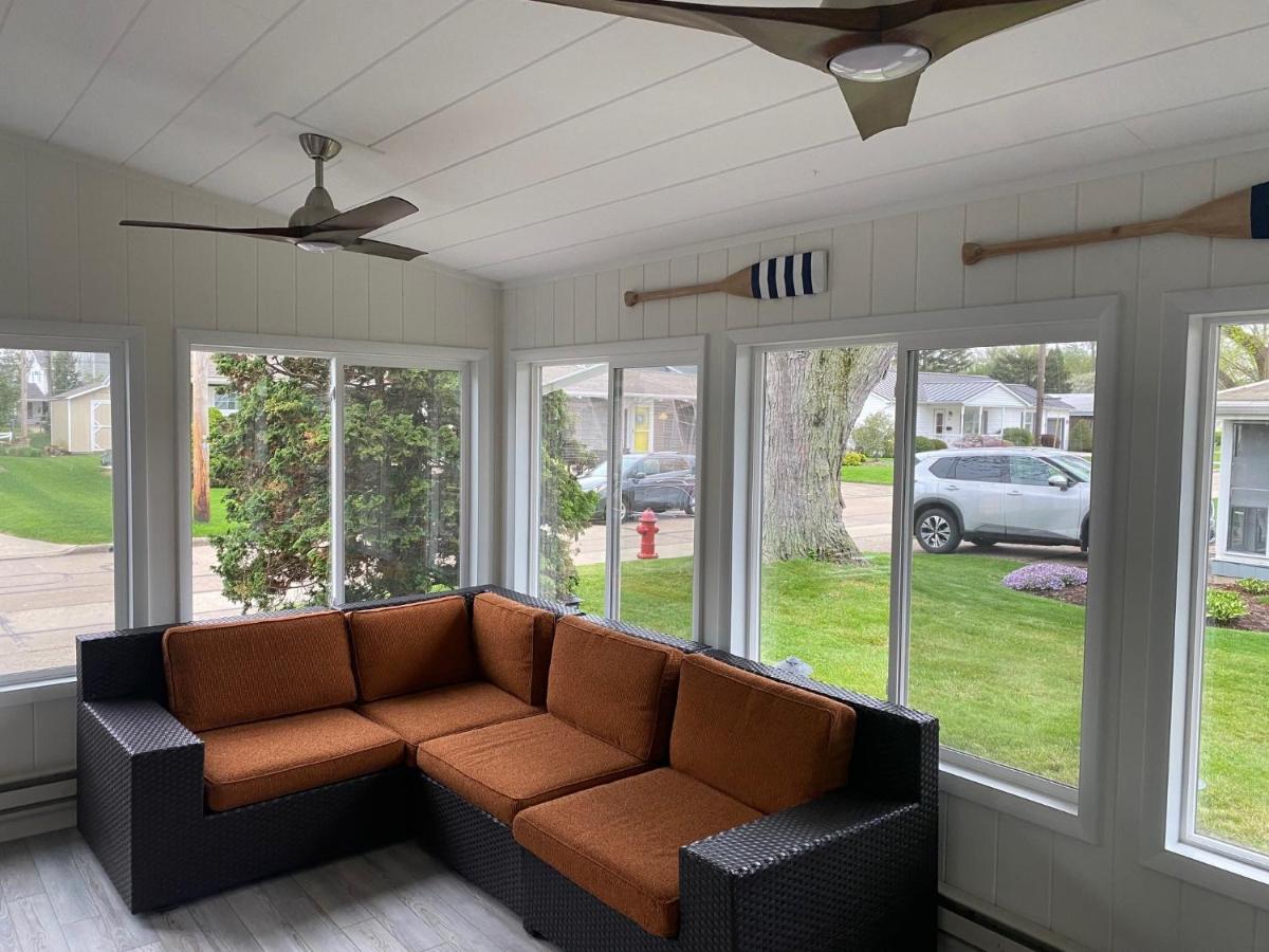 Newly Renovated! Old Homestead Beach Home Huron Esterno foto